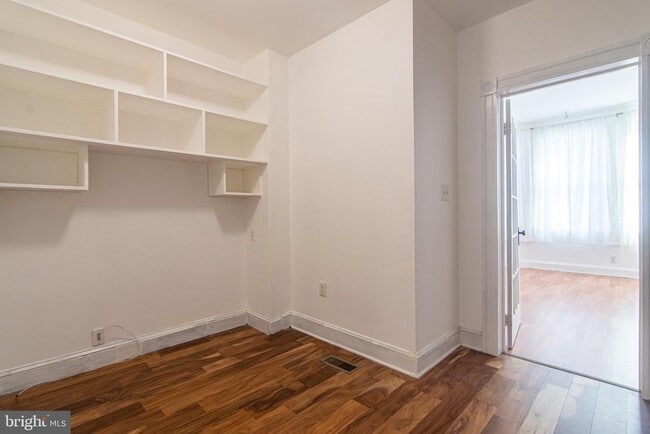 Building Photo - 128 S Ellwood Ave