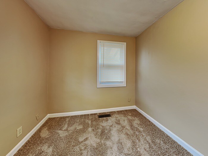 Building Photo - 812 W Smith Valley Rd