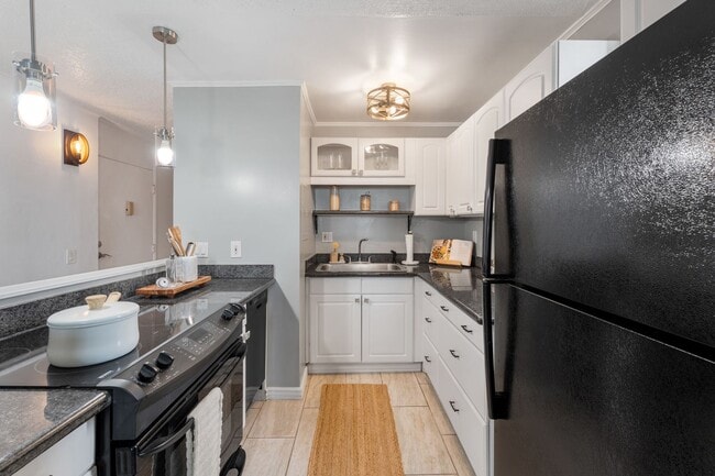 Building Photo - Live your best life in this well-appointed...