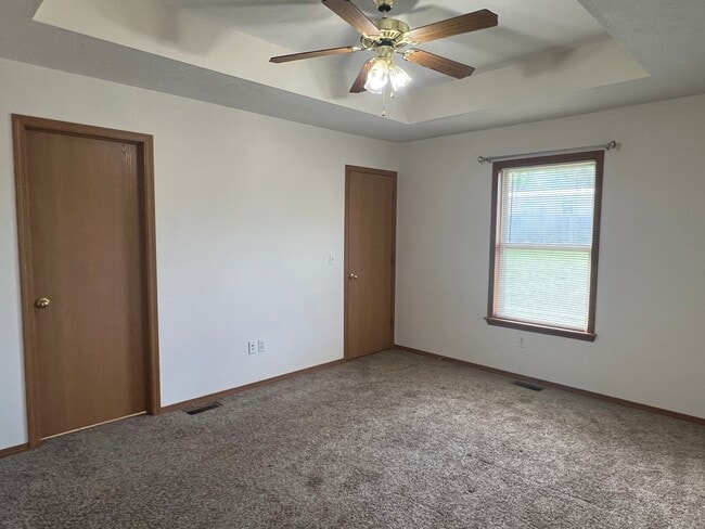 Building Photo - Great Nixa Location with Large Yard