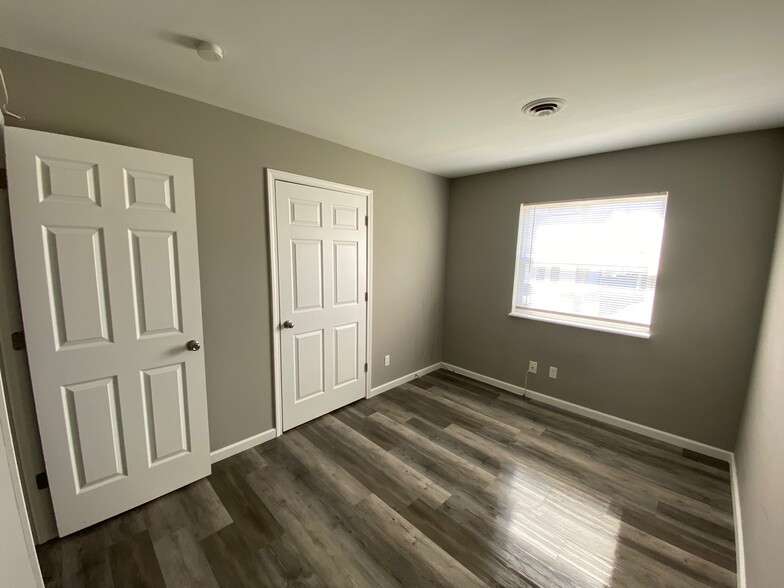 Building Photo - 109 Sandstone Ct