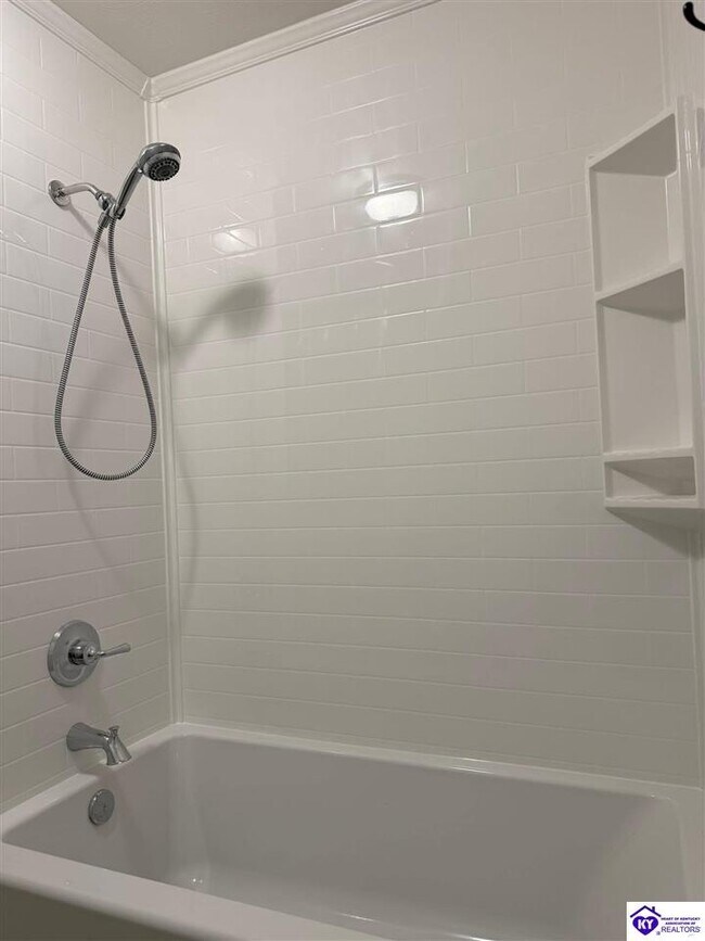 Building Photo - 913 Dogwood Cir