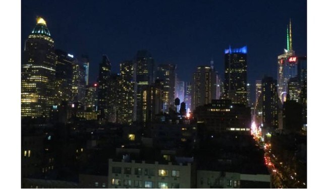 Building Photo - 511 W 44th St