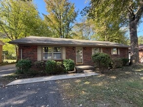Building Photo - Lone Oak House