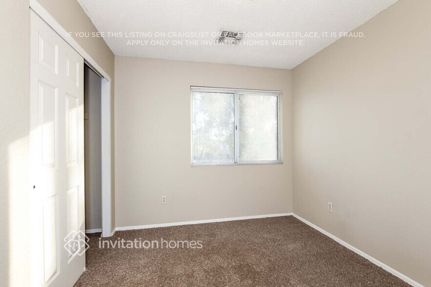 Building Photo - 429 W Renee Dr