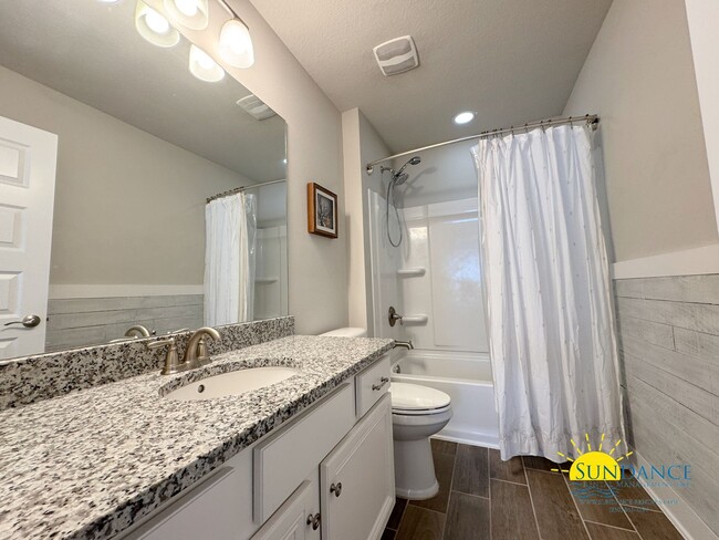 Building Photo - Magnificent 3 Bedroom Home in Santa Rosa B...