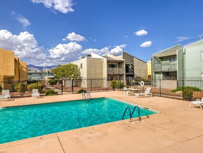 Building Photo - 2 Bedroom, 2 Bathroom with Community Pool!