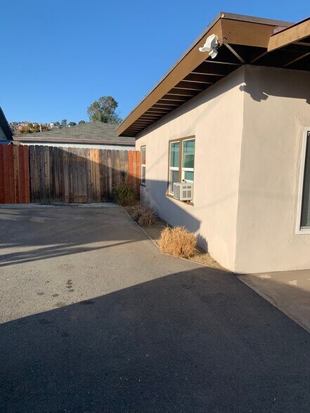 Building Photo - 2911 Central Ave