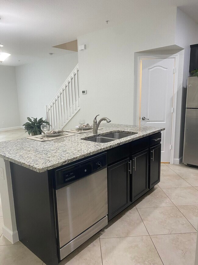 Building Photo - 9550 SW Purple Martin Way