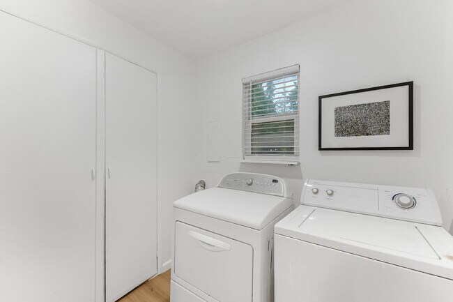 Building Photo - Fully Renovated & Very | Huge Yard | New HVAC | Lease w/ Option to Buy