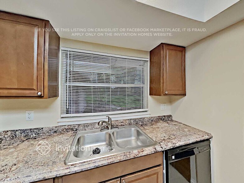 Building Photo - 978 Oak Dr