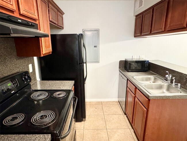 Building Photo - 700 Thicket Ln