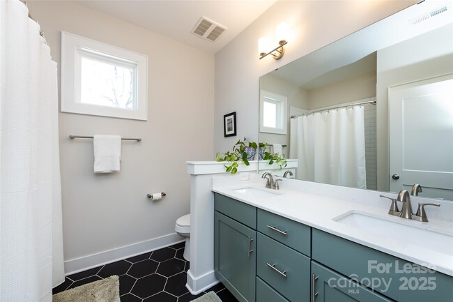 Building Photo - 1012 Rockway Dr