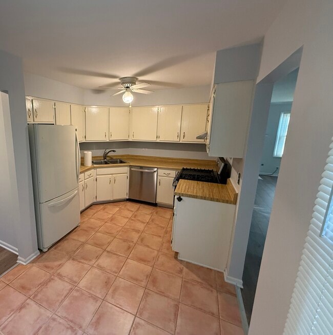 Building Photo - 1007 Bayshore Dr