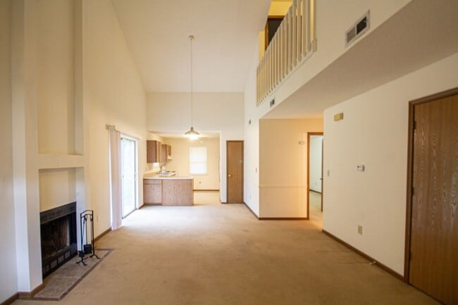 Building Photo - Upscale Duplex 2BD/2BA Cul-de-sac