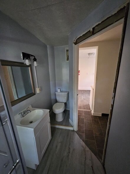 Building Photo - 924 E Morton St