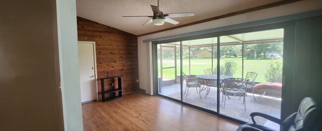 Bonus Sunroom - 35138 Whispering Oaks Blvd