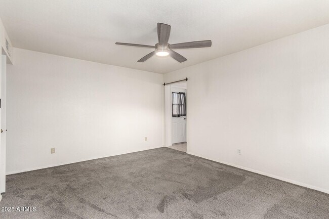 Building Photo - 11621 N 39th St