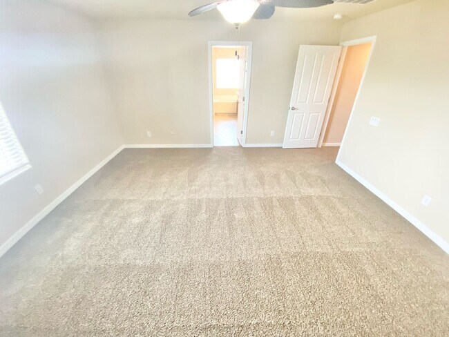 Building Photo - WONDERFUL HENDERSON HOME 3 BEDROOM / 2.5 BATH TWO STORY HOME WITH 2 CAR GARAGE
