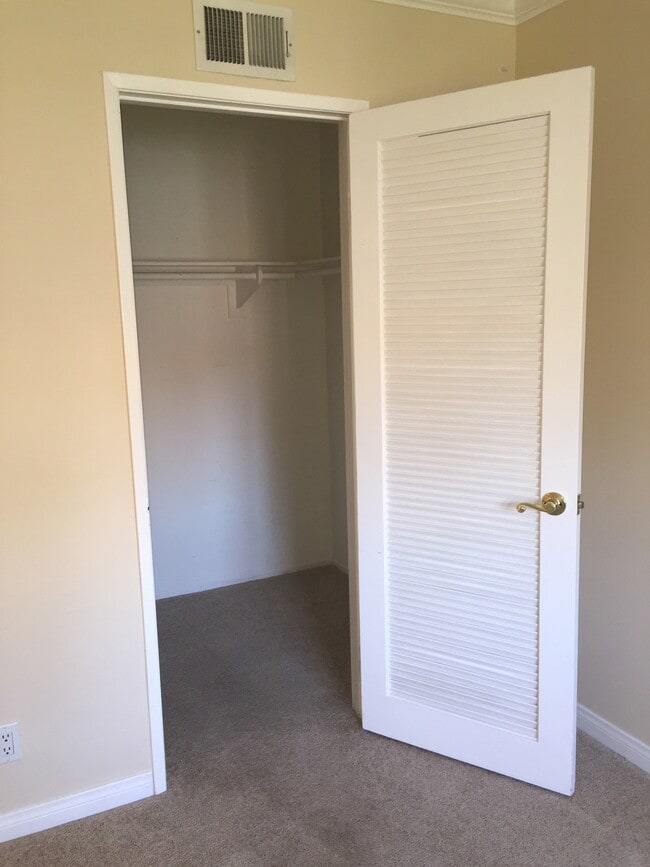 Building Photo - 237 Green Lea Pl