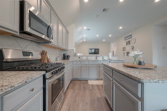 Building Photo - 506 Pecan Landing Ln