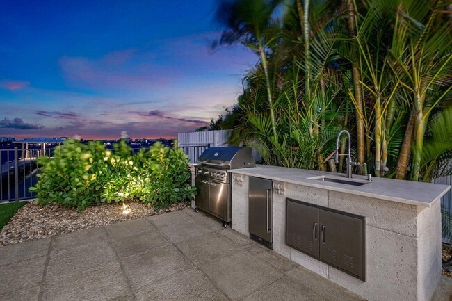 Building Photo - 1 1st Ave S