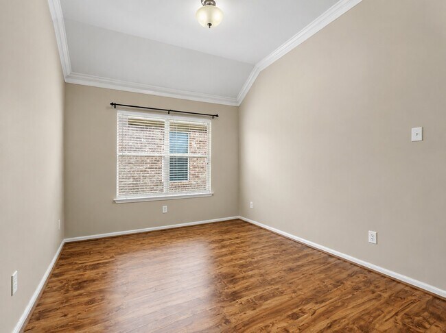 Building Photo - 6114 Menor Crest Dr