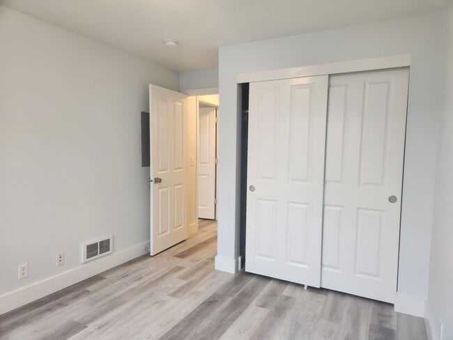 Building Photo - 1721 Mill Alley