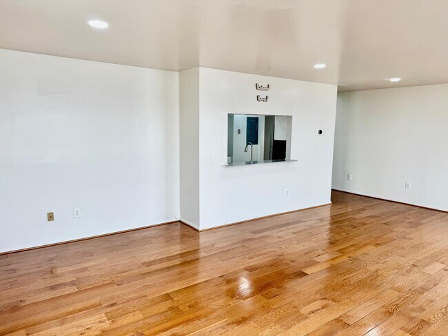 Building Photo - 34 Bergen Ridge Rd