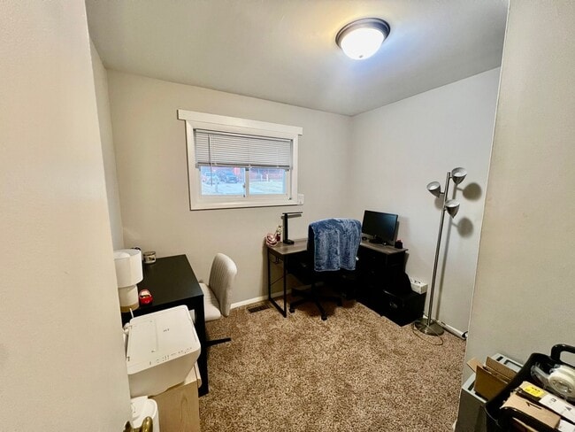 Building Photo - 3-Bedroom Home in Normal with Detached Garage & Large Backyard