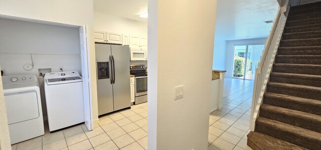 Building Photo - 1935 Gardenia Ct