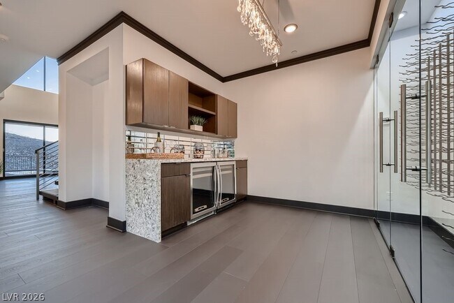 Building Photo - 917 Vegas View Dr