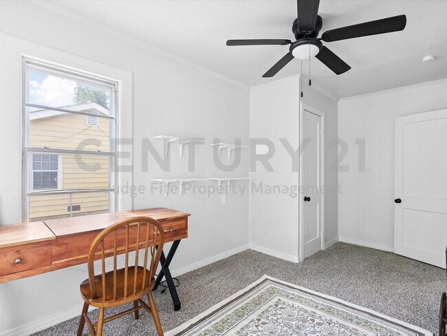 Building Photo - Tastefully Updated 3/1 in Haltom City For Rent!