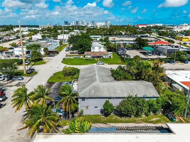 Building Photo - 400 SE 31st St