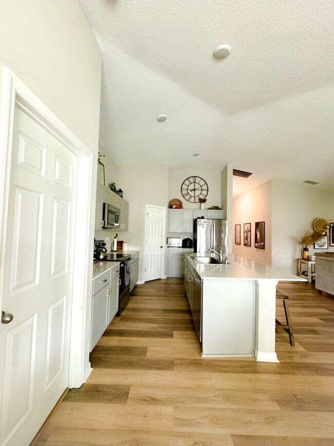 Building Photo - 5670 Arlington River Dr