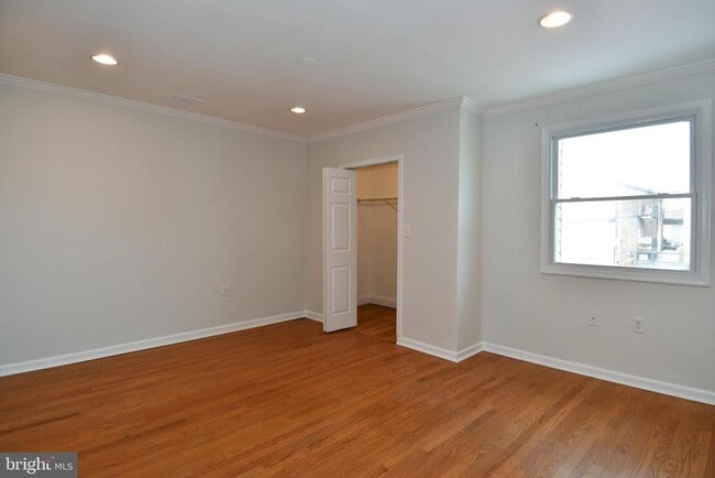 Building Photo - 737 Morton St NW