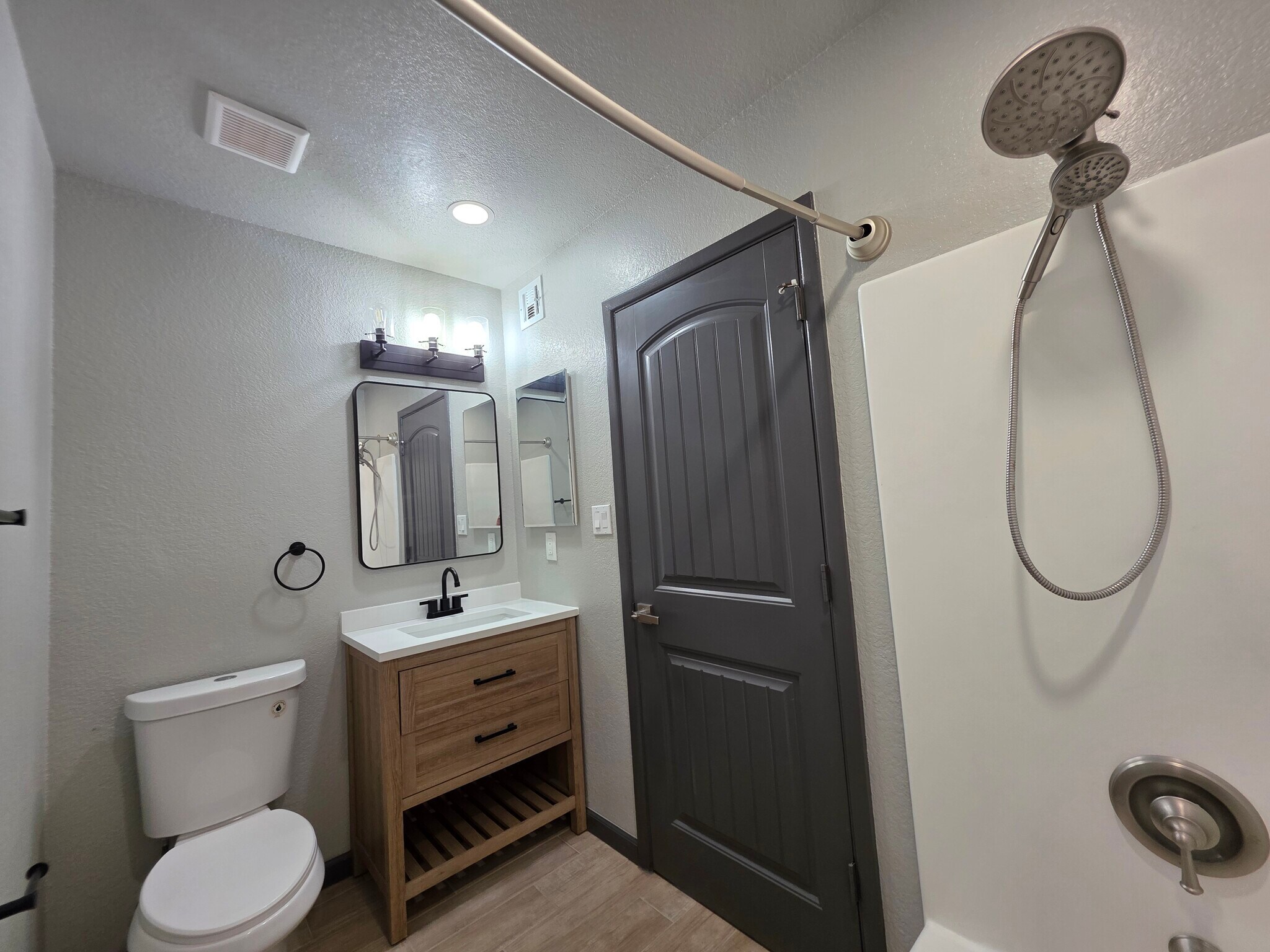 Building Photo - 1749 E Pepper Cir