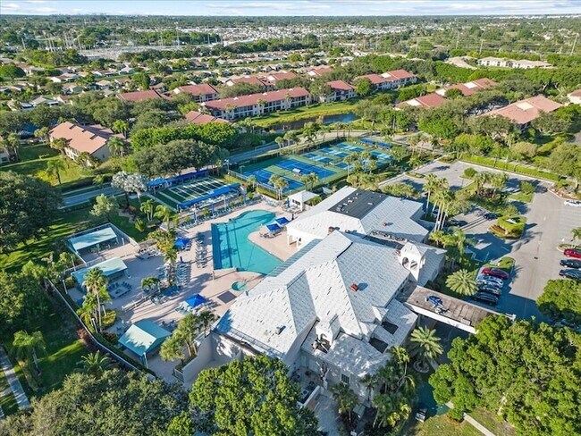 Building Photo - 5415 Verona Dr