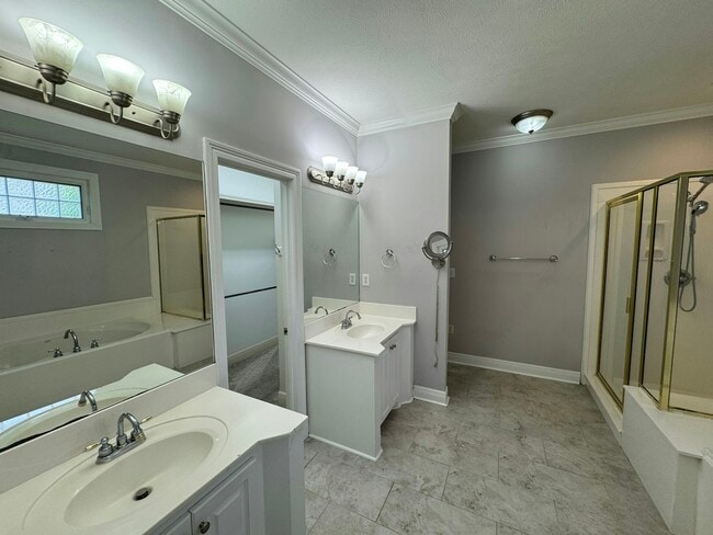 Building Photo - 301 Golden Pond Dr