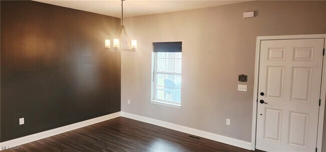 Building Photo - 6965 Chandlersville Rd