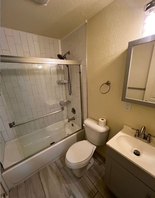 Building Photo - Stylish 2-Bed Home with Modern Kitchen & S...