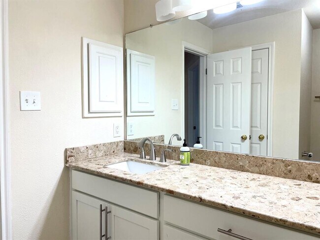 Building Photo - 16927 Bar Harbor Bend