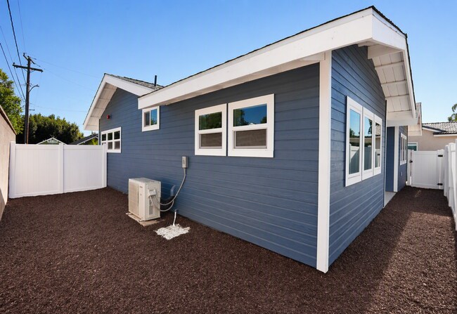 Building Photo - 4805 Charlotte Way