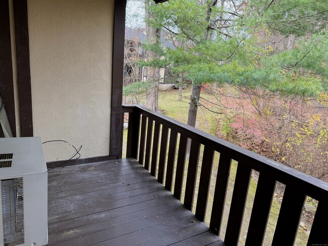 Building Photo - 17 Rollingwood Dr