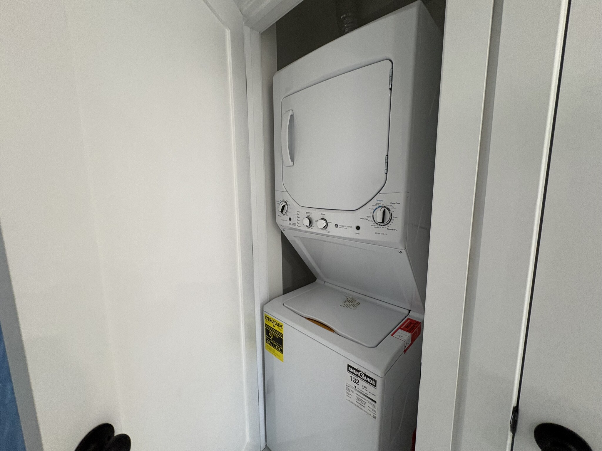 Unit 2L - 9 Stecher St