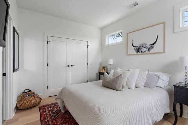 Building Photo - Stylish East Nashville Home with Open Layo...