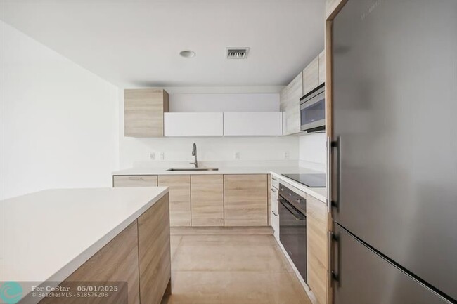 Building Photo - 16385 Biscayne Blvd