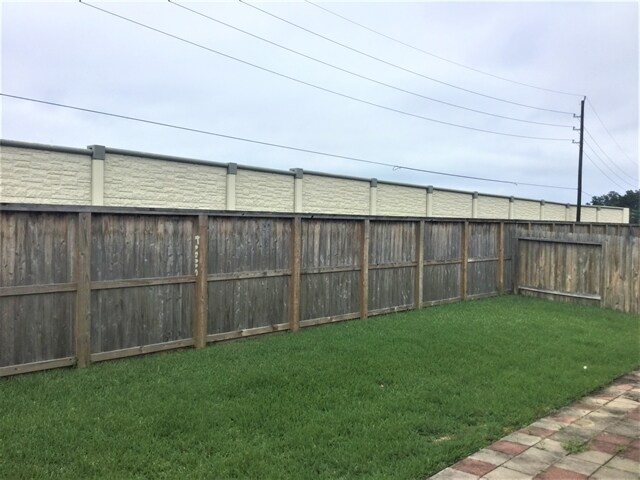 Building Photo - 2819 Lockeridge Bend Dr
