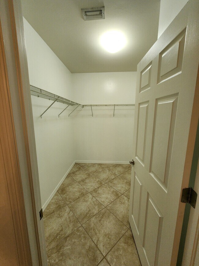 Building Photo - 220 SW 19th Terrace