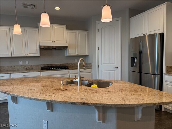 Building Photo - 304 Rezzo St